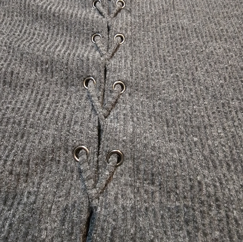 Doe & Rae Gray Ribbed Lace-Up Back Sweater Size Small - Picture 8 of 8